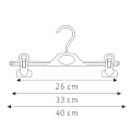 Techniczny rysunek czarnego wieszaka spodniowego z metalowym haczykiem i klipsami, przedstawiony w trzech wariantach szerokości: 26 cm, 33 cm i 40 cm