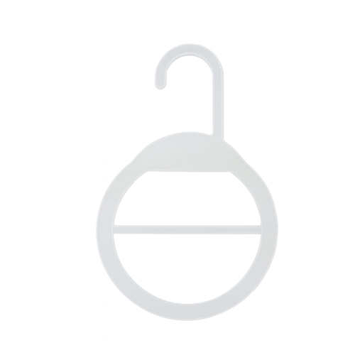 Przezroczysty, okrągły wieszak plastikowy o wymiarach 16 cm wysokości i 10 cm szerokości, z haczykiem na górze i poziomą poprzeczką w środku.